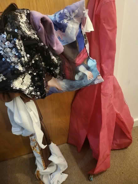 Photo of free Girls clothes and pillow (SE5) #1