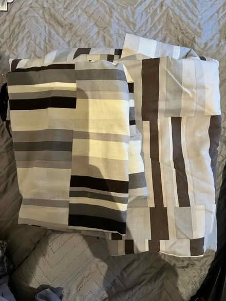 Photo of free 4ft6 duvet cover with two pillow (Droylsden M43) #1