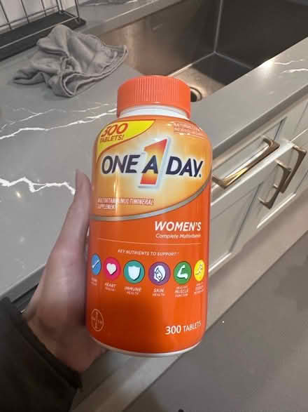 Photo of free Women's one a day vitaminS (Pentagon City) #1