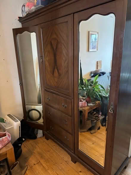Photo of free Beautiful vintage wardrobe (Vauxhall) #2
