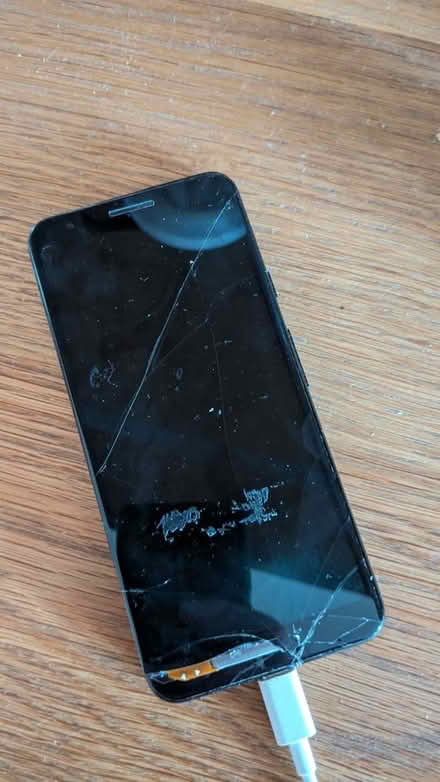 Photo of free google pixel 3a phone (broken screen - for parts or repair?) (Bath & North East Somerset) #1