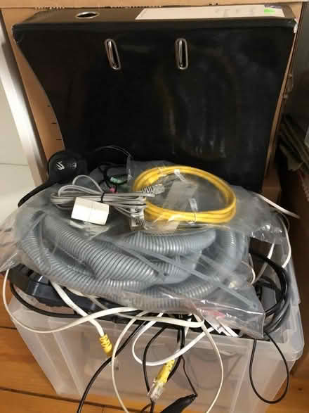 Photo of free Cables/keyboard/mouse etc (Clermiston EH4) #1