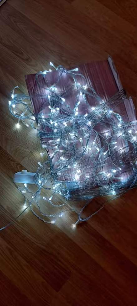Photo of free Outside Icicle White Lights (Springfield CM2) #1