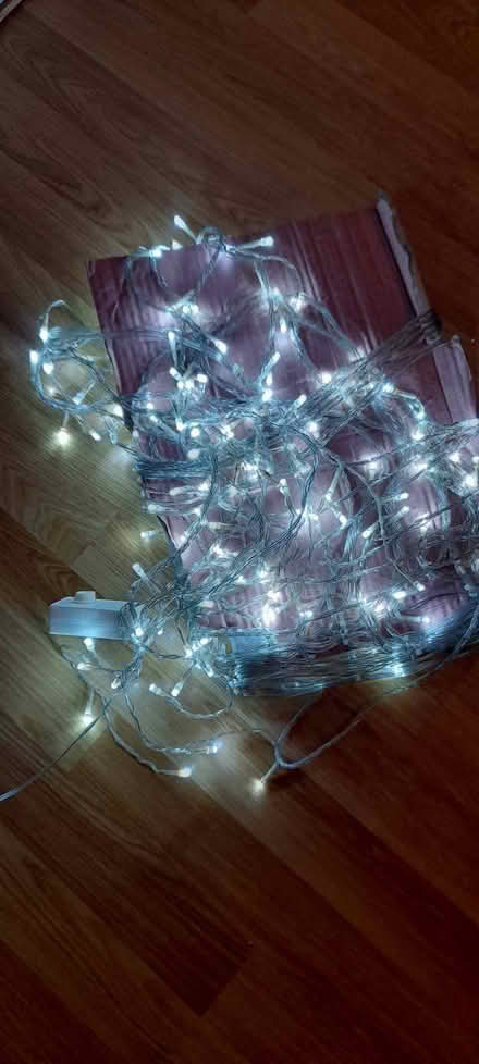 Photo of free Outside Icicle White Lights (Springfield CM2) #1