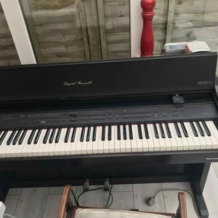 Photo of free Faulty electric piano (Oswestry SY11) #3