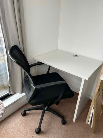 Photo of free Desk and chair (Tooting SW17) #1