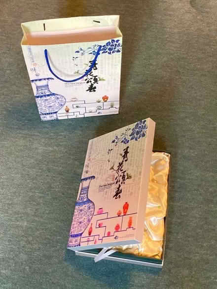 Photo of free Chinese presentation box and bag (Wokingham RG40) #1