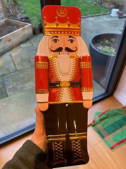 Photo of free biscuit tin (SW16) #1