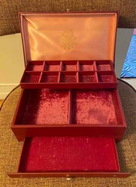 Photo of free Pink Vintage Jewelry Box (North Hollywood CA) #3