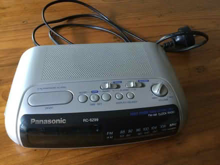 Photo of free Dual alarm FM/AM clock radio (Dulwich Hill) #2