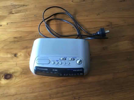 Photo of free Dual alarm FM/AM clock radio (Dulwich Hill) #1