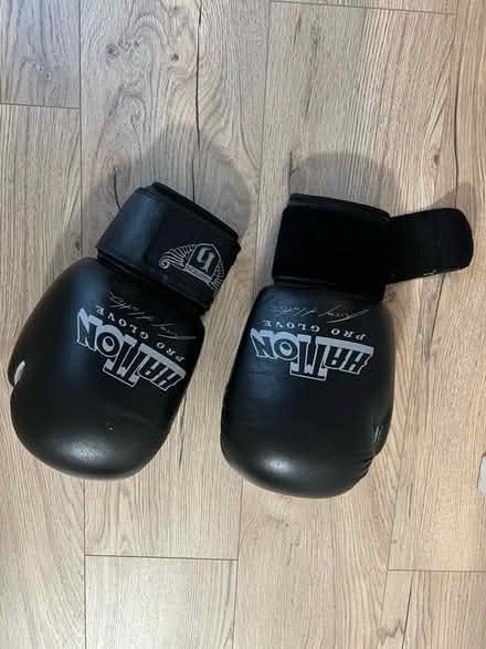 Photo of free 16oz boxing gloves, hand wraps (NW6 West Hampstead) #2
