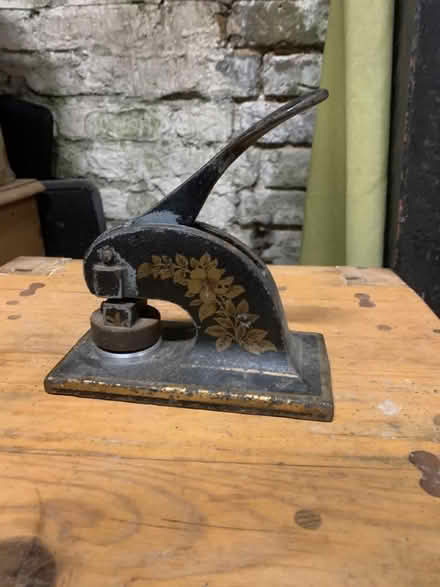 Photo of free Vintage Embossing Stamp (Ware SG12) #1