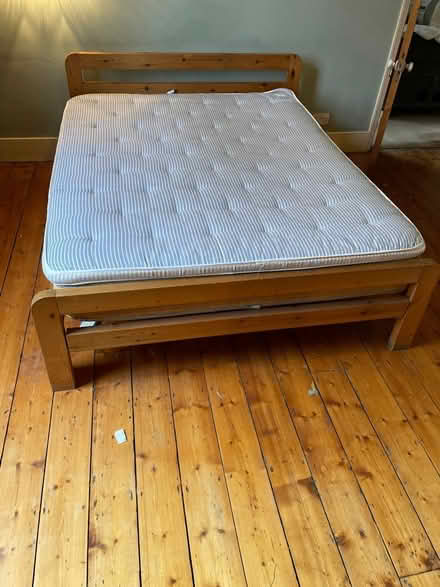 Photo of free Wooden bed, think it’s a king size (Stoke Newington N16) #1