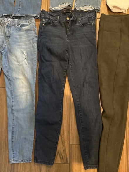 Photo of free Women’s size 6/8 (28/29) jeans (Southwest norman) #4