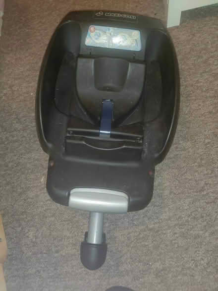 Photo of free Maxi-Cosi Easyfix isofix/seatbelt car seat base (Braintree CM7) #3