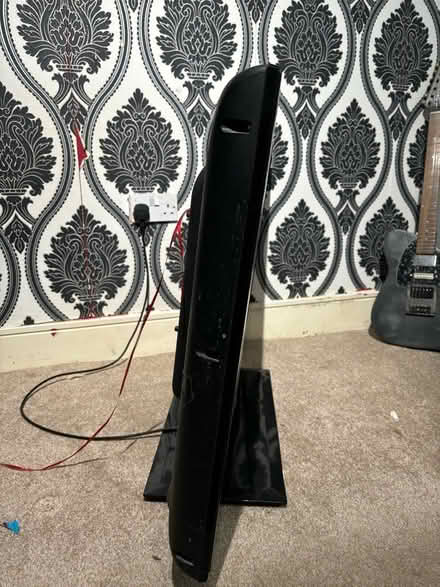Photo of free 40” lcd tv (Brentwood) #3