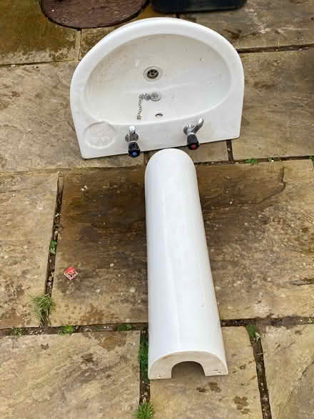 Photo of free 3 sinks and 2 children’s toilets (Bolton Le sands) #1