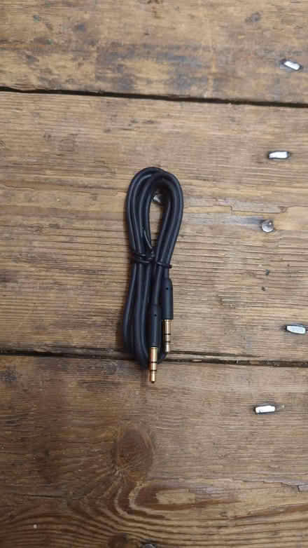 Photo of free 3.5mm jack > 3.5mm jack cable (N16) #1