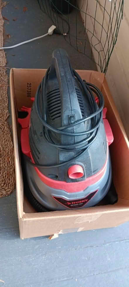 Photo of free 2.5 gallon husky wet/dry vac (Maple Leaf) #2
