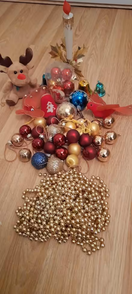 Photo of free Christmas items (Springfield CM2) #1