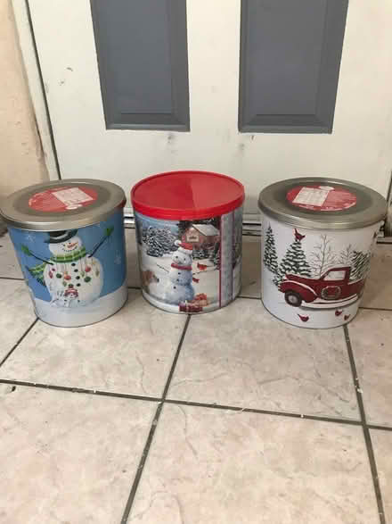 Photo of free Holiday Popcorn Tins (Lousiana and Zuni) #1