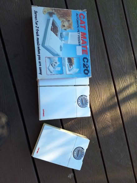 Photo of free Cat or small dog feeders (Hibaldstow) #1