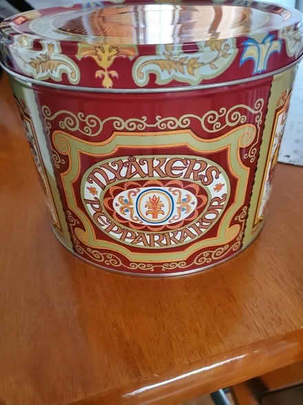 Photo of free Empty cookie tins (NE Carlisle and Indian School) #3
