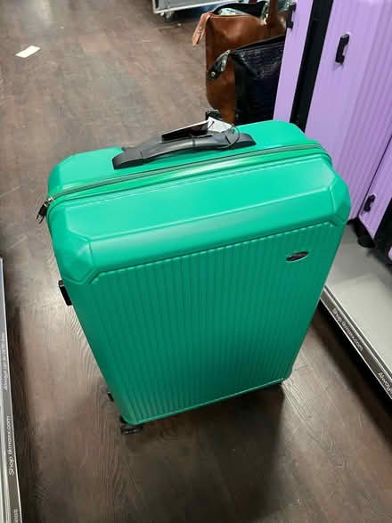 Photo of suitcase (CR2) #1