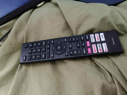 Photo of free Cracked screen Hisense 55 inch TV (Croydon CR0) #2