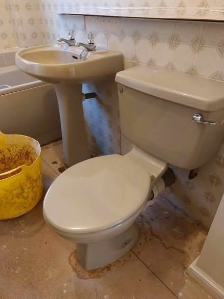 Photo of free Retro: Bath, toilet and basin set (Sandhurst Lane GL2) #1