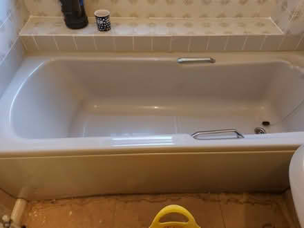 Photo of free Retro: Bath, toilet and basin set (Sandhurst Lane GL2) #2