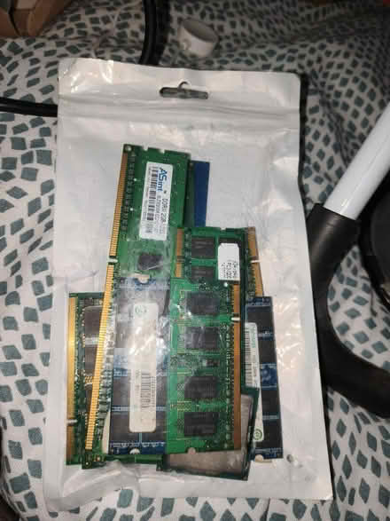 Photo of free Assorted computer memory ( cr0 2ht) (Croydon CR0) #1