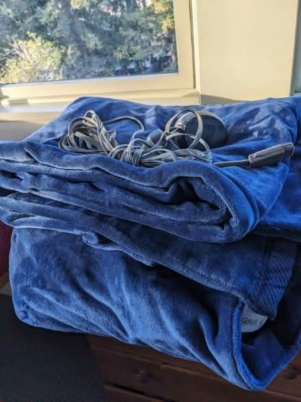 Photo of free electric blanket, works partially (Central Berkeley) #2