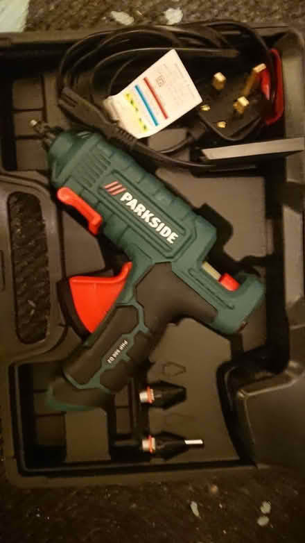 Photo of free Parkside hot glue gun and glue sticks (Gorgie EH11) #1