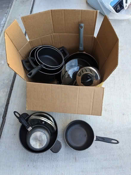 Photo of free pots and pans (Terra Vista Way and Pierce Ave) #1