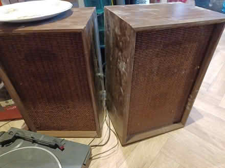 Photo of free record player speakers (B63 halesowen) #1
