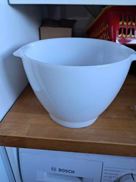 Photo of free Large Pyrex mixing bowl (Melksham forest area) #1