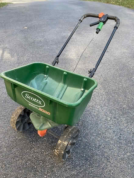 Photo of free Lawn spreader (WC / Exton) #1
