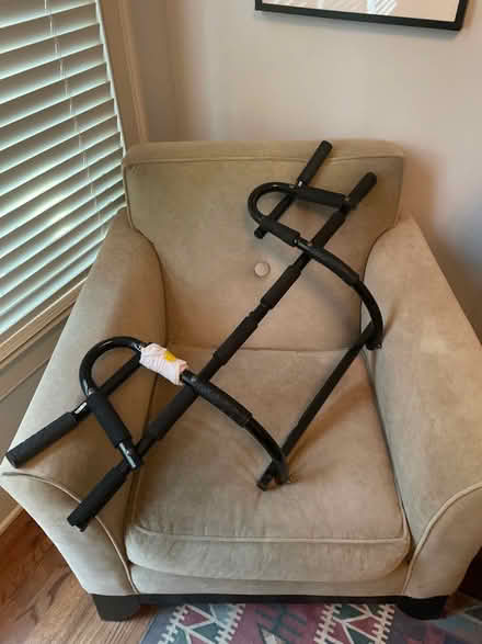 Photo of free Chin-up bar (Cambridge Ave., Decatur) #1