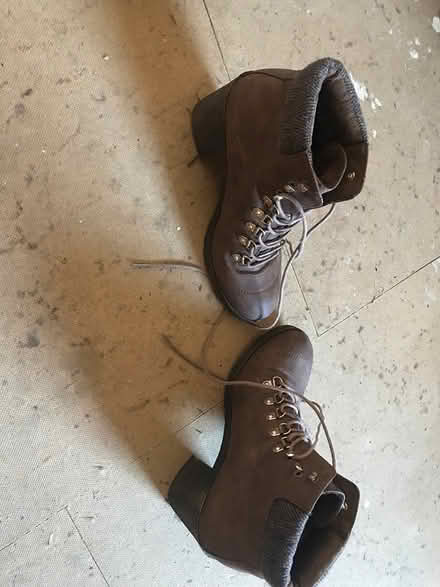 Photo of free A pair of New Look shoes, size 6 (Southall) #1