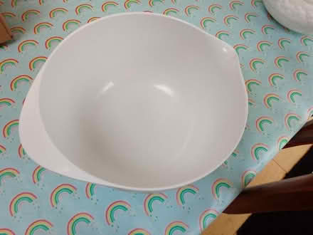 Photo of free Melamine mixing bowl with pouring lip. (Wheatley OX33) #2