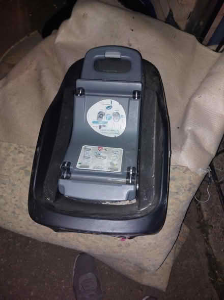 Photo of free Maxi cosy isofix base (DE3) #1