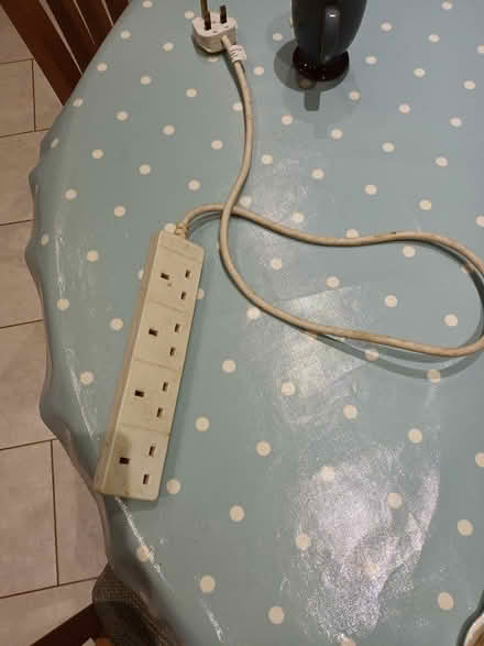 Photo of free 4 socket plug extension lead (Broomhill S10) #1