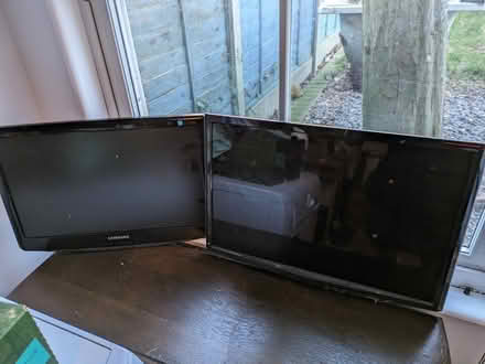 Photo of free X2 screens/monitors (ME5) #1