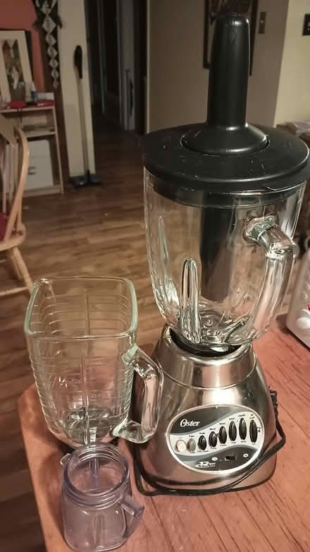 Photo of free Oster Blender (Gennoveva Chavez Center) #1