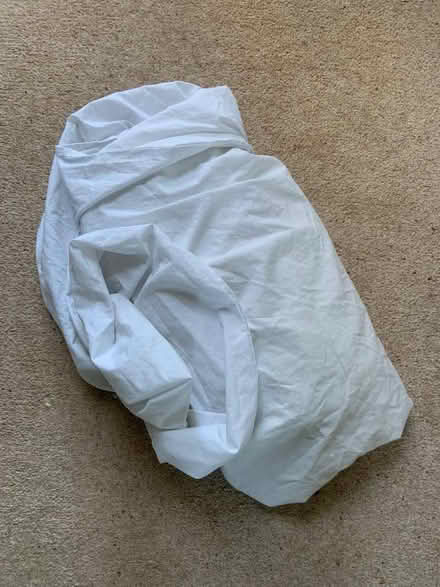 Photo of free Large single fitted cotton sheet (115cm wide) used but clean (Castle MK40) #1