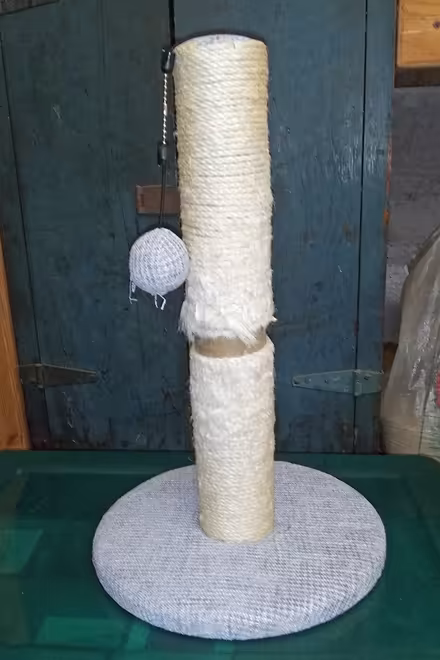 Photo of free Scratching Post (South of Eureka Golf Course) #1