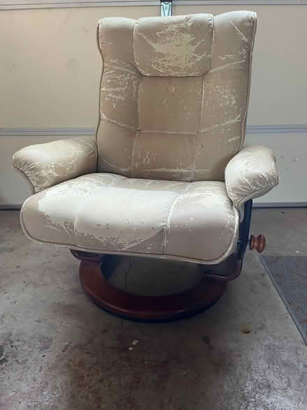 Photo of free comfy chair (central san rafael) #1