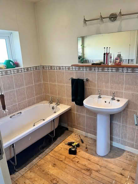 Photo of free bathroom suite (Corbridge NE45) #2